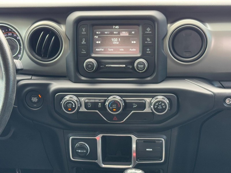 Jeep Wrangler Unlimited Vehicle Image 13