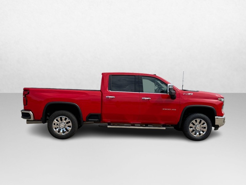 Chevrolet Silverado 3500HD Vehicle Full-screen Gallery Image 02