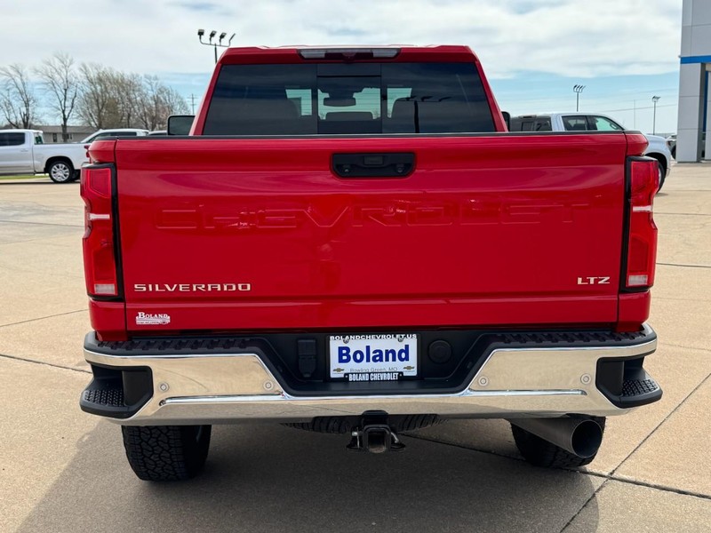 Chevrolet Silverado 3500HD Vehicle Full-screen Gallery Image 04