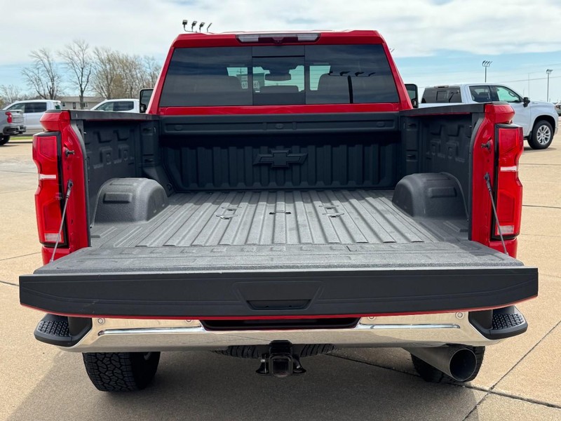 Chevrolet Silverado 3500HD Vehicle Full-screen Gallery Image 05