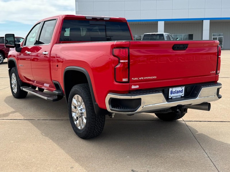 Chevrolet Silverado 3500HD Vehicle Full-screen Gallery Image 06
