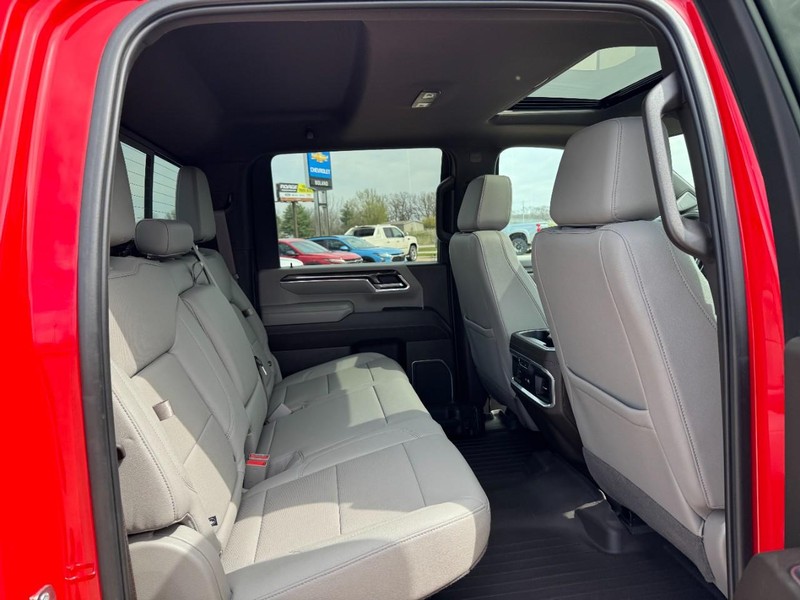 Chevrolet Silverado 3500HD Vehicle Full-screen Gallery Image 10