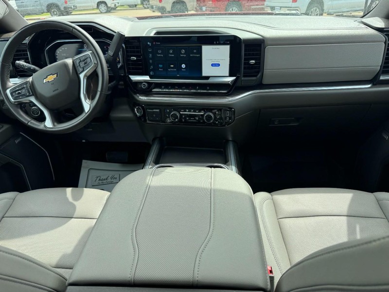 Chevrolet Silverado 3500HD Vehicle Full-screen Gallery Image 11