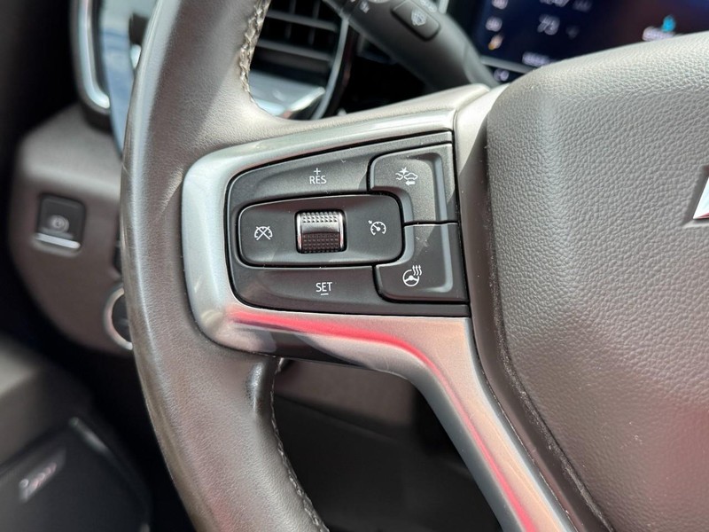 Chevrolet Silverado 3500HD Vehicle Full-screen Gallery Image 17