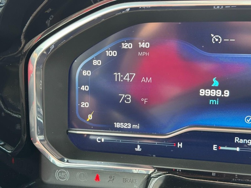 Chevrolet Silverado 3500HD Vehicle Full-screen Gallery Image 19