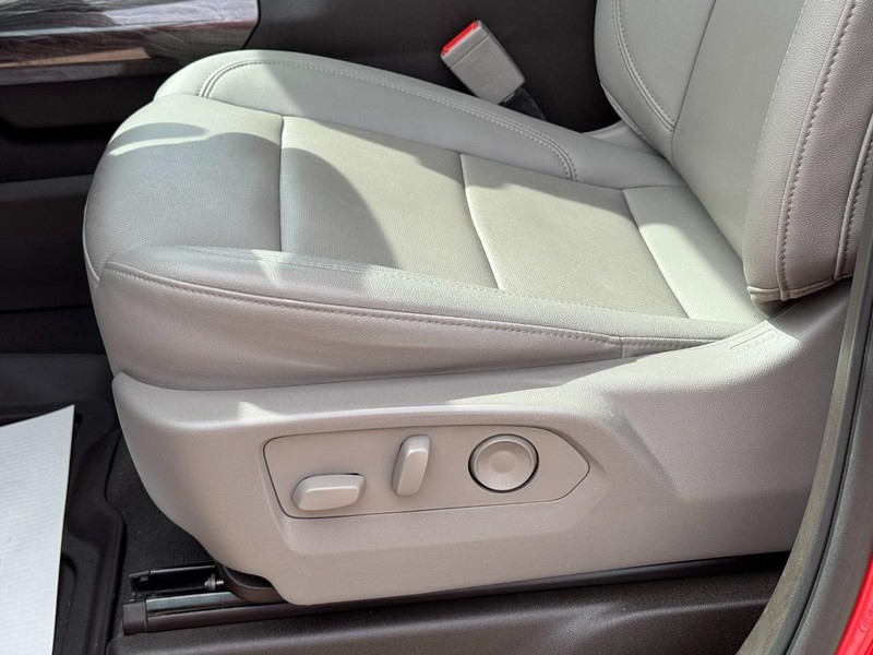 Chevrolet Silverado 3500HD Vehicle Full-screen Gallery Image 23