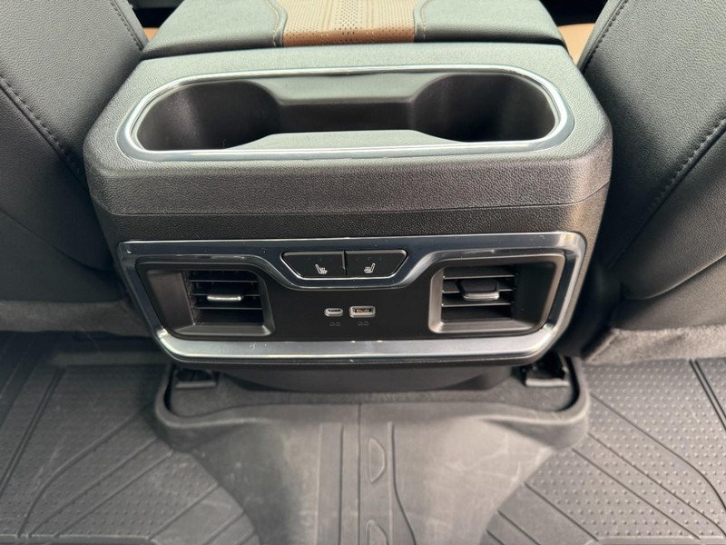 Chevrolet Silverado 1500 Vehicle Image 16