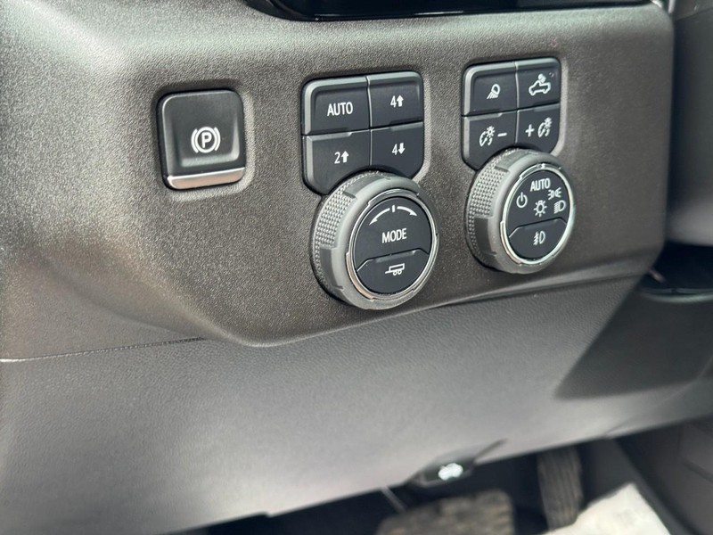 Chevrolet Silverado 1500 Vehicle Image 17