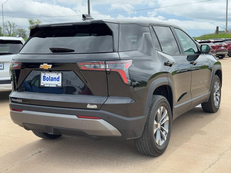 Chevrolet Equinox Vehicle Full-screen Gallery Image 03