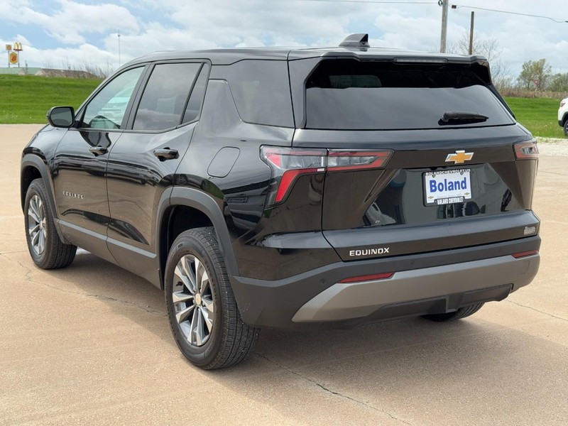 Chevrolet Equinox Vehicle Full-screen Gallery Image 06