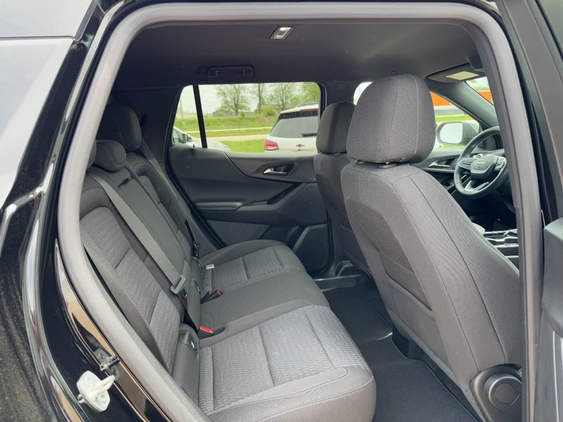 Chevrolet Equinox Vehicle Full-screen Gallery Image 10