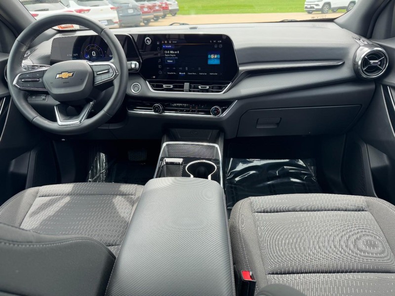 Chevrolet Equinox Vehicle Full-screen Gallery Image 11