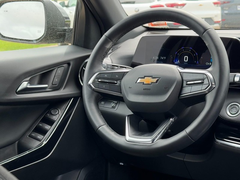 Chevrolet Equinox Vehicle Full-screen Gallery Image 12