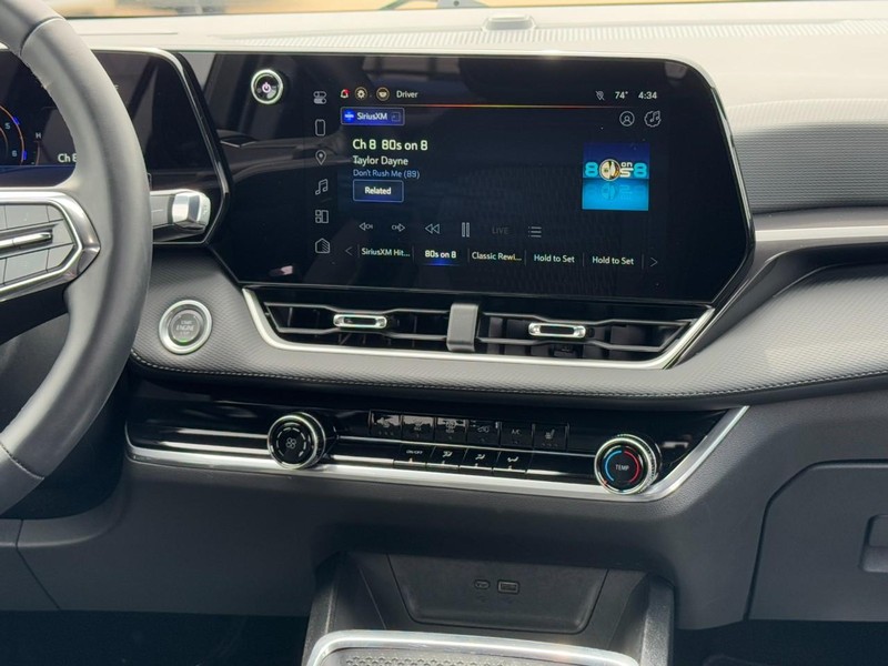 Chevrolet Equinox Vehicle Full-screen Gallery Image 13