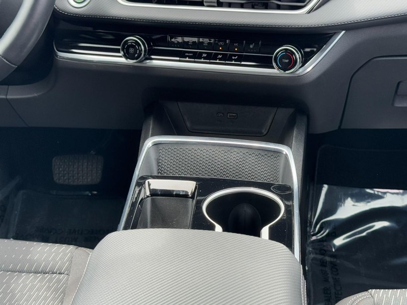 Chevrolet Equinox Vehicle Full-screen Gallery Image 14