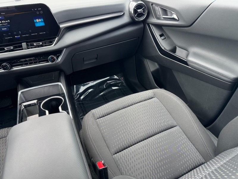 Chevrolet Equinox Vehicle Full-screen Gallery Image 15