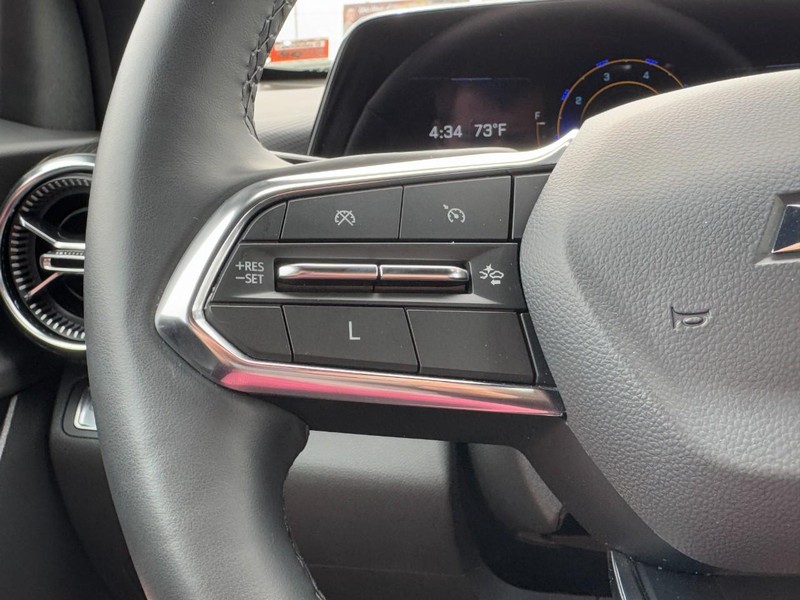 Chevrolet Equinox Vehicle Full-screen Gallery Image 16