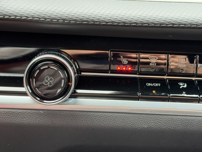 Chevrolet Equinox Vehicle Full-screen Gallery Image 19