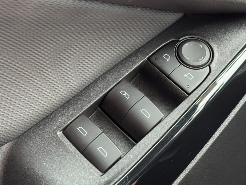 Chevrolet Equinox Vehicle Full-screen Gallery Image 21