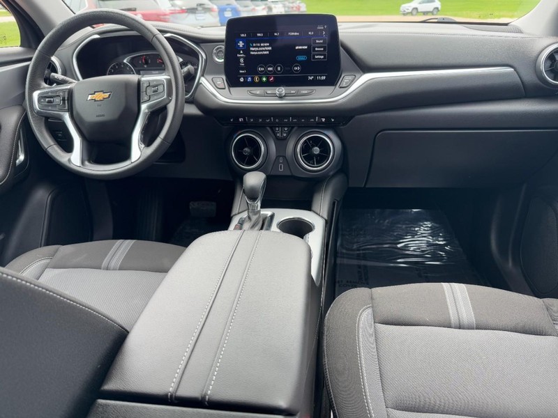 Chevrolet Blazer Vehicle Image 11