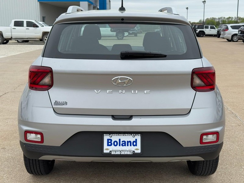 Hyundai Venue Vehicle Image 04