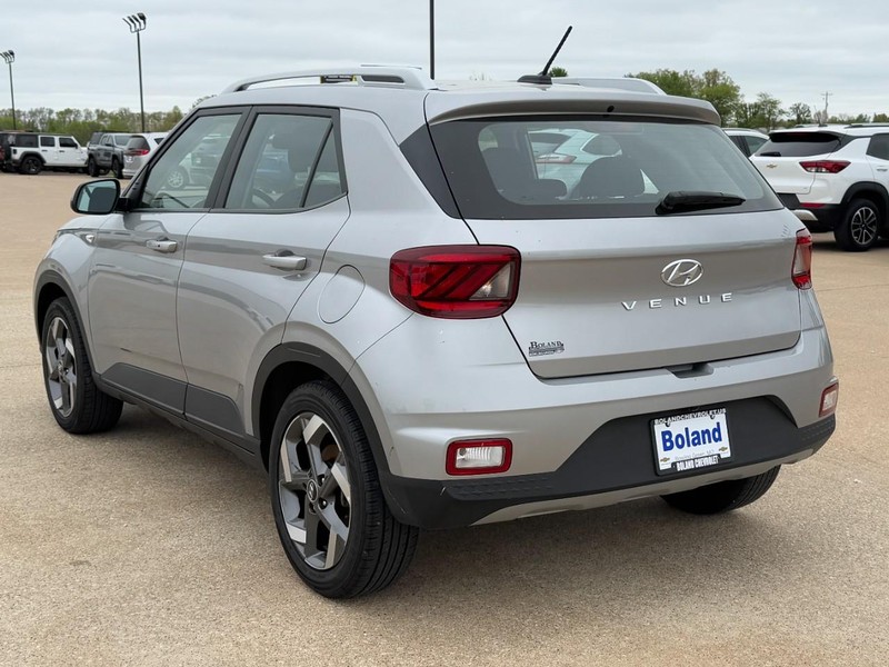 Hyundai Venue Vehicle Image 06