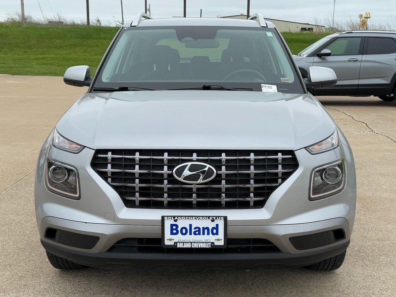 Hyundai Venue Vehicle Image 09
