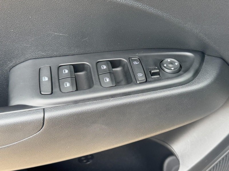 Hyundai Venue Vehicle Image 21