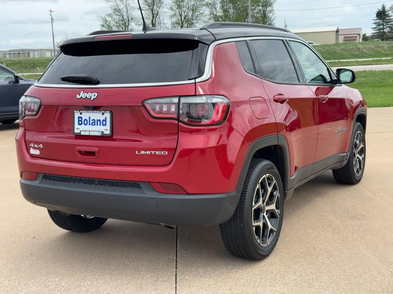 Jeep Compass Vehicle Image 03