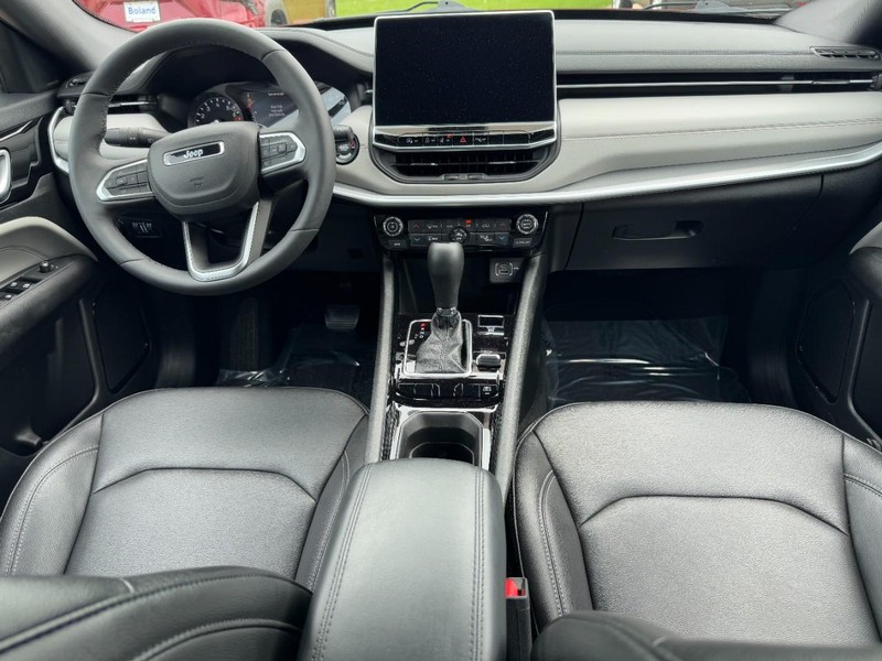 Jeep Compass Vehicle Image 11