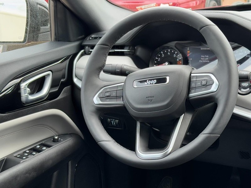 Jeep Compass Vehicle Image 12