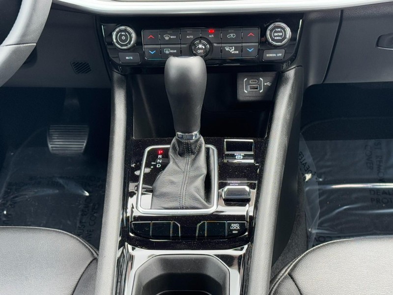 Jeep Compass Vehicle Image 14