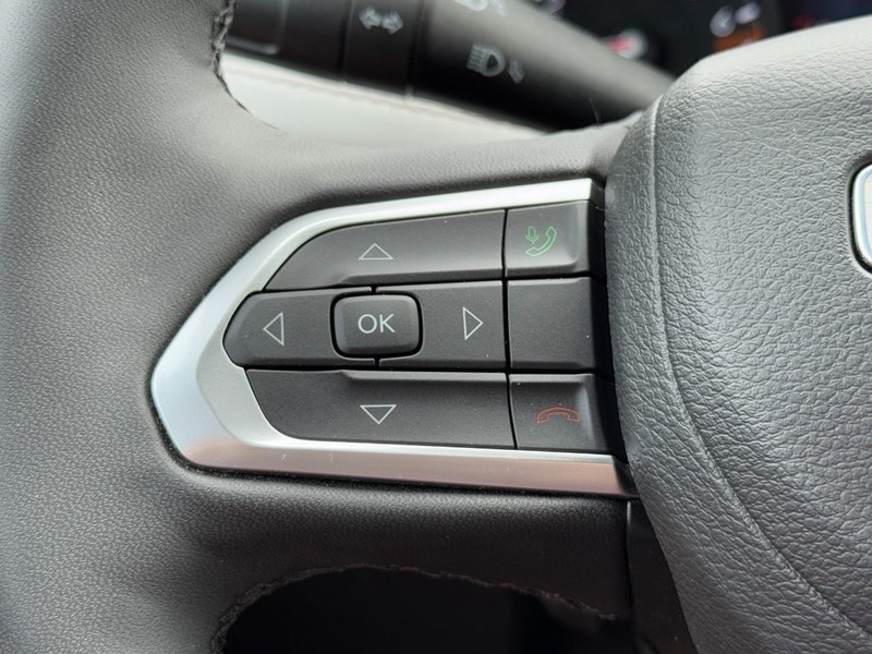 Jeep Compass Vehicle Image 16