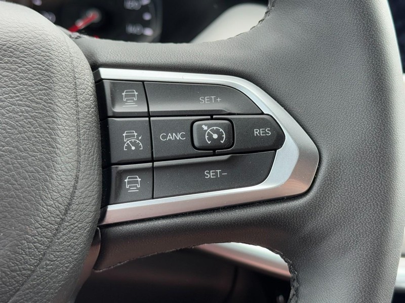 Jeep Compass Vehicle Image 17