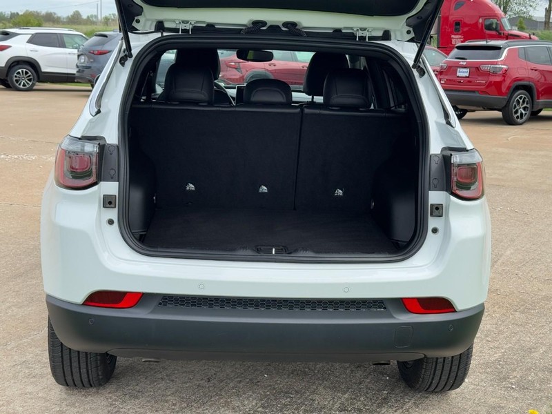 Jeep Compass Vehicle Image 05