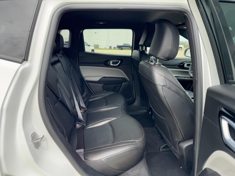 Jeep Compass Vehicle Image 10