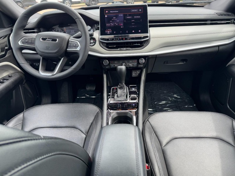 Jeep Compass Vehicle Image 11