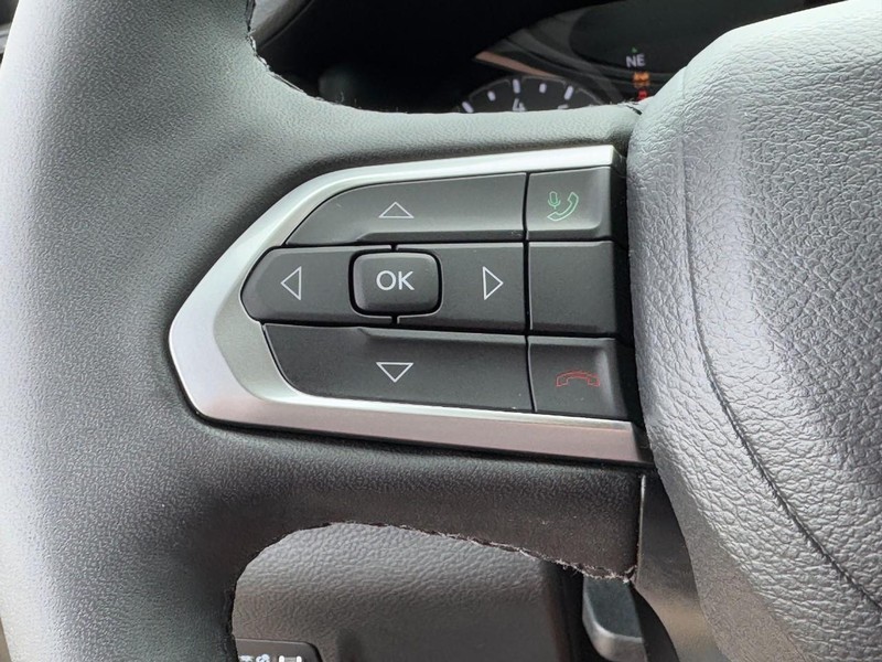 Jeep Compass Vehicle Image 16