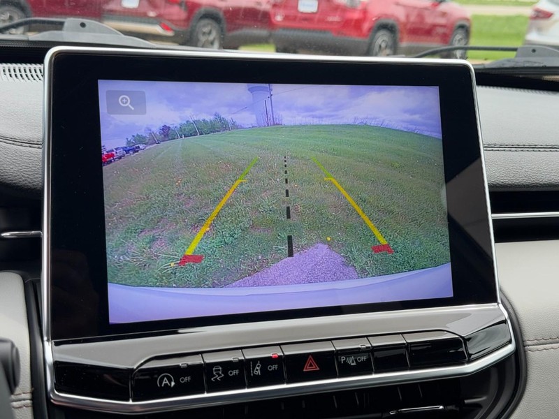 Jeep Compass Vehicle Image 21