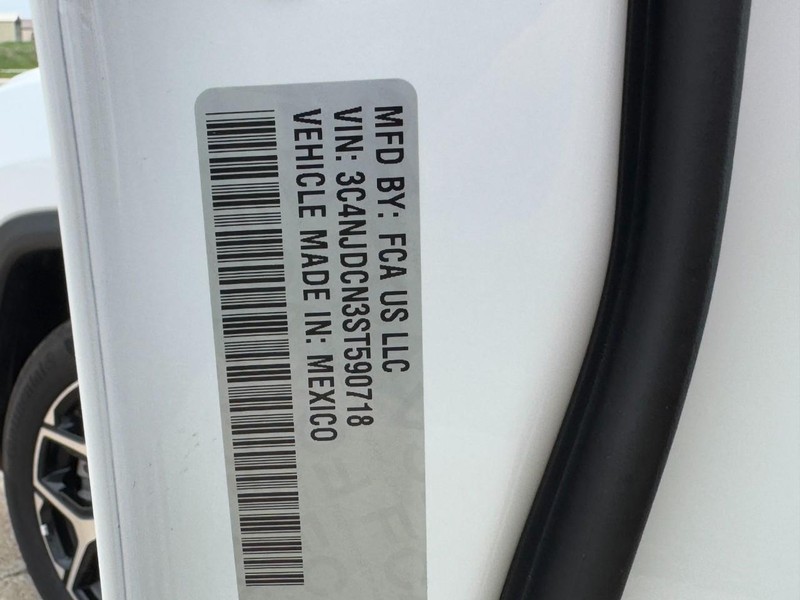 Jeep Compass Vehicle Image 24