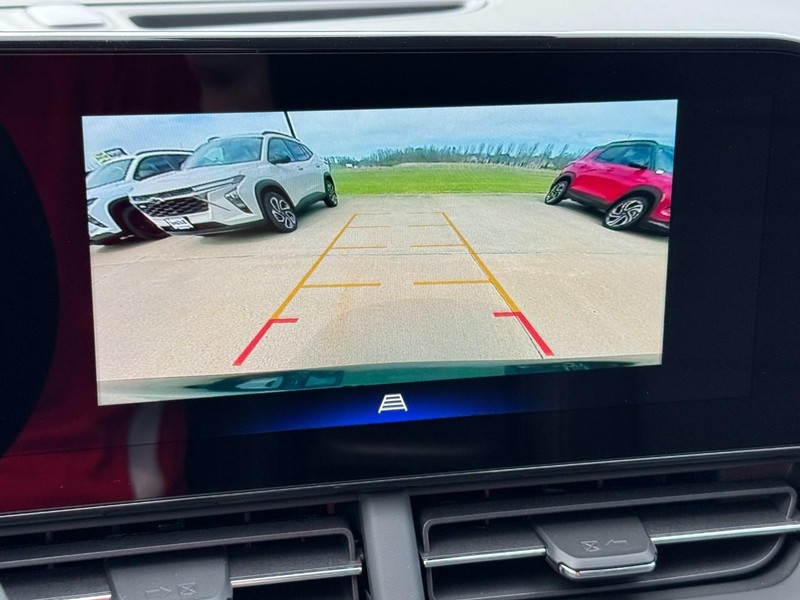 Chevrolet Trax Vehicle Image 13