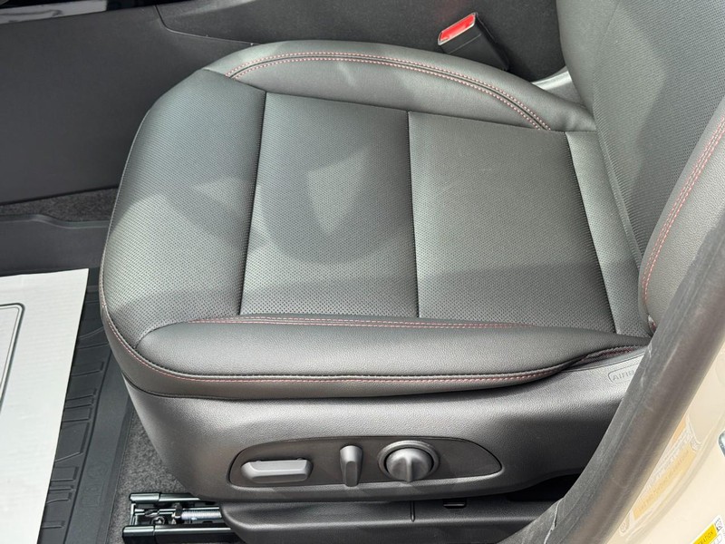 Chevrolet Trax Vehicle Image 16