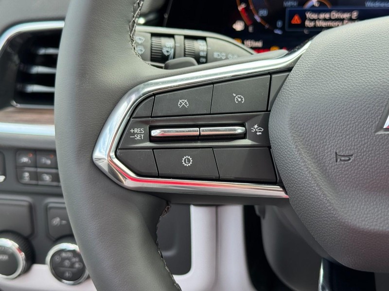 Chevrolet Suburban Vehicle Image 12