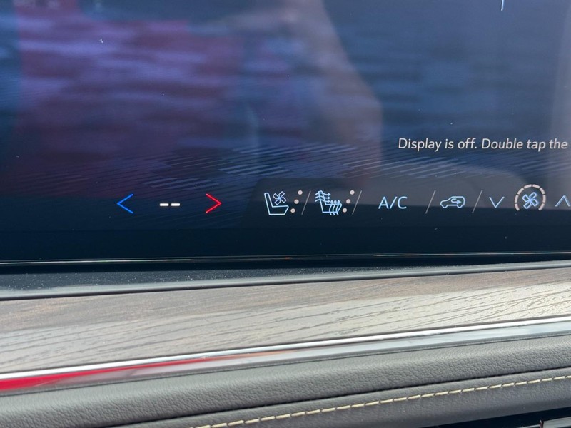 Chevrolet Suburban Vehicle Image 15