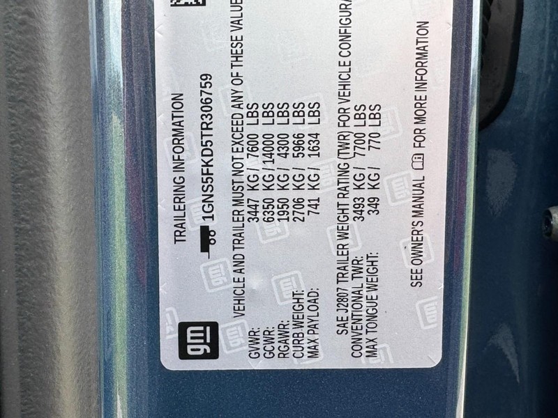 Chevrolet Suburban Vehicle Image 18