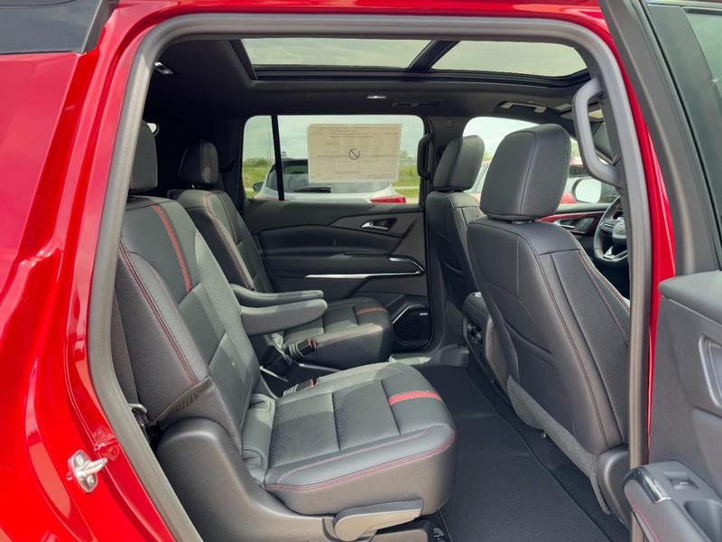 Chevrolet Traverse Vehicle Image 05