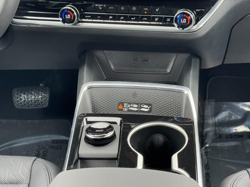 Chevrolet Equinox Vehicle Image 09