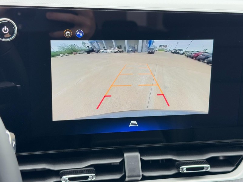 Chevrolet Equinox Vehicle Image 13