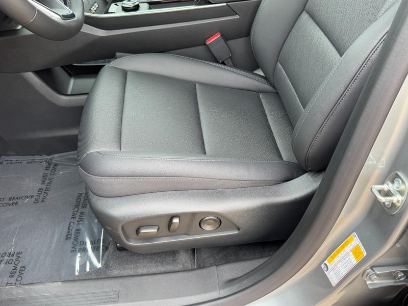 Chevrolet Equinox Vehicle Image 14