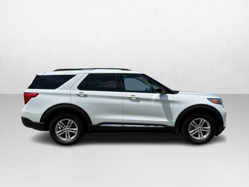 Ford Explorer Vehicle Image 02